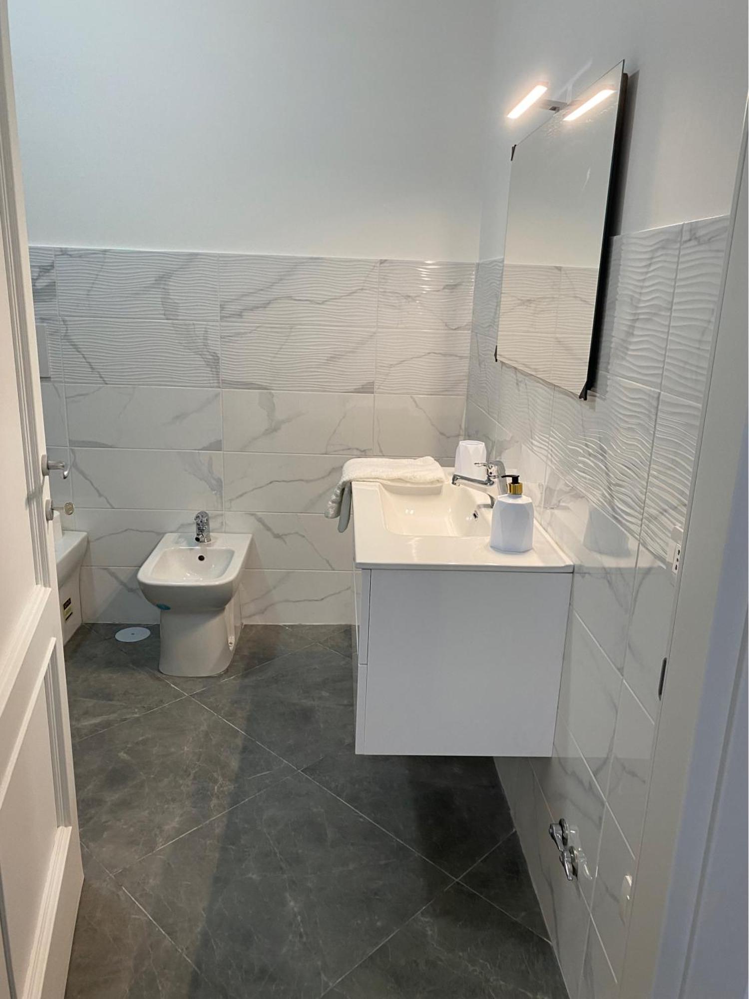 Suite Home Неаполь Экстерьер фото